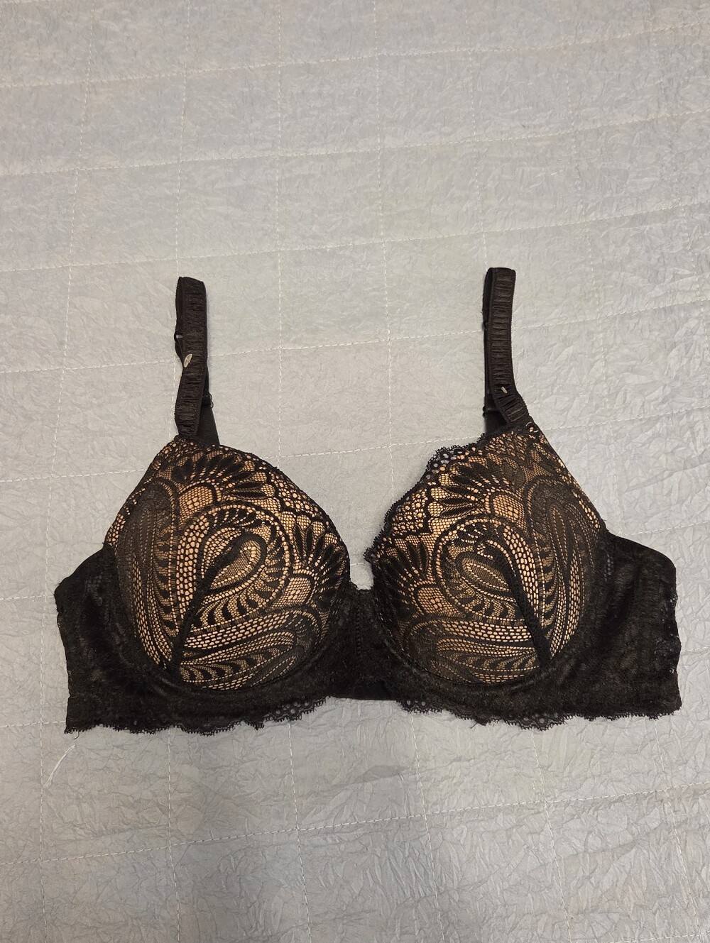 NWT Black and Nude Lace Push Up Bra 38C